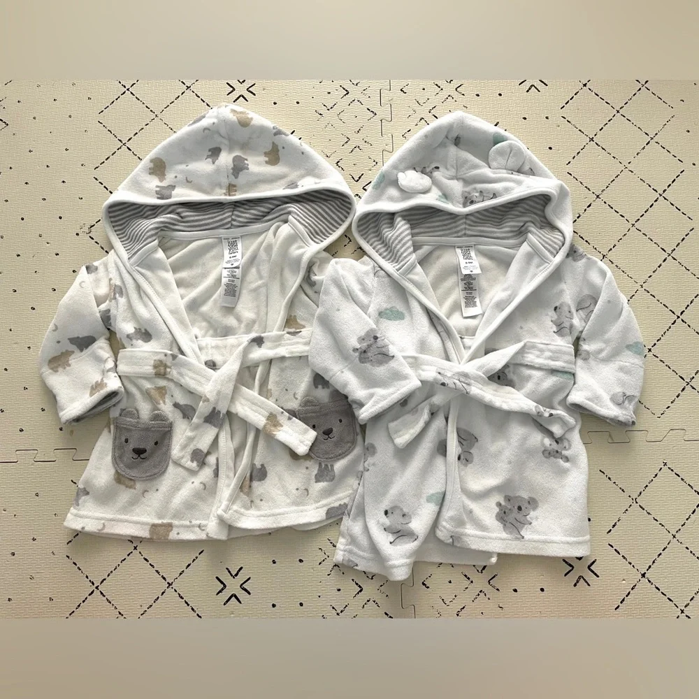 Carter’s Unisex baby Animal Print baby robes bundle 0-9M‎